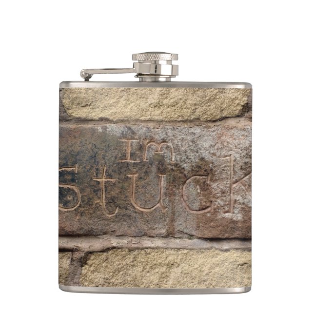 "Ich stecke fest" ein anderer Stein in der Wand Flachmann (Vorderseite)