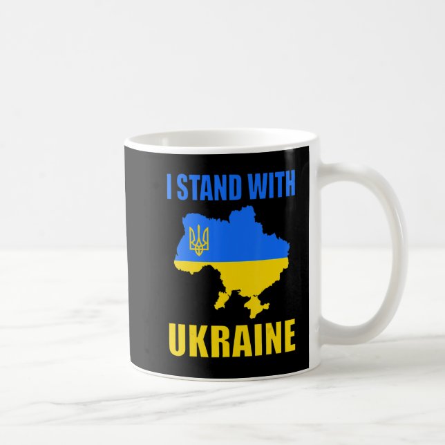 Ich stehe mit der ukrainischen Karte und ukrainisc Kaffeetasse (Rechts)