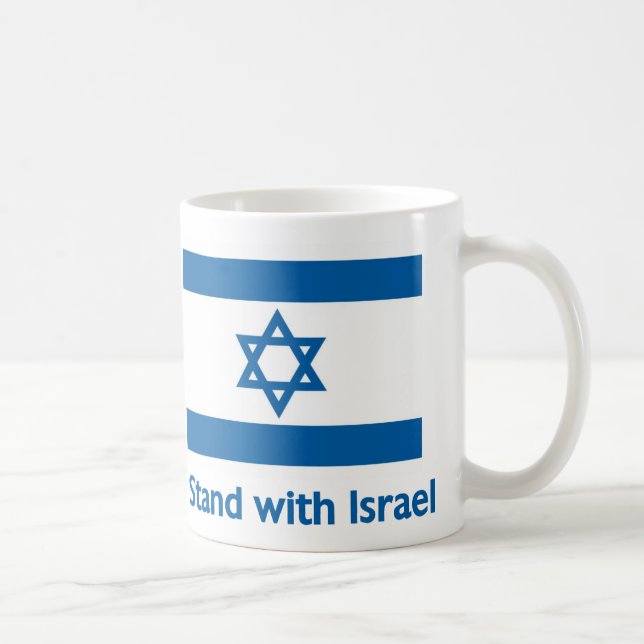 Ich stehe mit israelischen Geschenken und T-Shirts Kaffeetasse (Rechts)