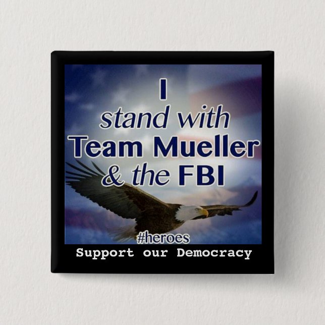 Ich stehe mit Mueller-Knopf Button (Vorderseite)