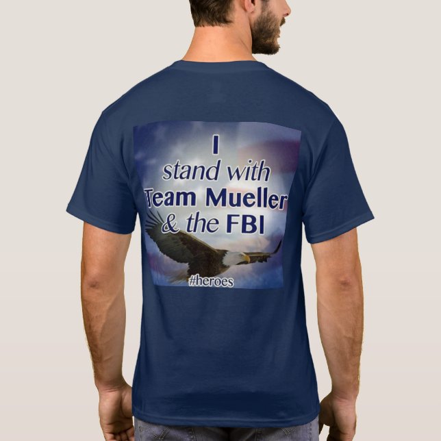 Ich stehe mit Mueller T-Shirt (Rückseite)