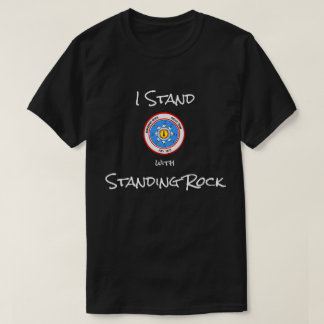 Ich stehe mit stehendem Felsen T-Shirt