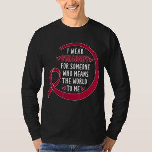 Ich trage Burgund für jemanden, der die Welt bedeu T-Shirt