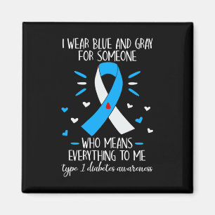 Ich trage einen blauen und grauen Typ 1 Diabetes Magnet