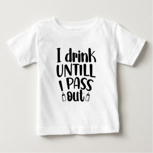 Ich trinke, bis ich ausgehe   Cooles Baby Bottle G Baby T-shirt