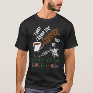 Ich trinke Kaffee dann tun Tattoo Künstler Stuff T T-Shirt
