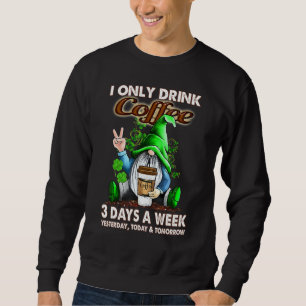Ich trinke Kaffee nur 3 Tage pro Woche  Gnome Coff Sweatshirt