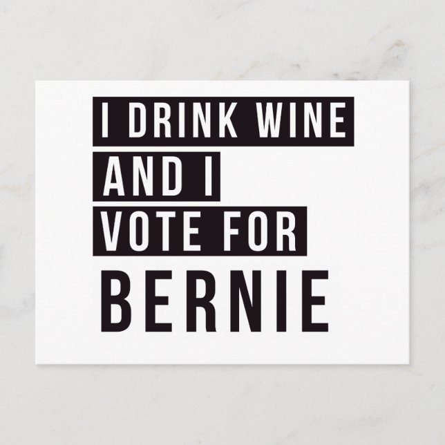 Ich trinke Wein und stimme für Bernie Text Postkarte (Vorderseite)