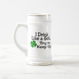 Ich trinke wie ein Mädchen-Versuch, um Bierglas