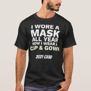 Ich trug das ganze Jahr eine Maske, um eine Cap un T-Shirt