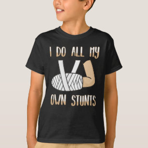 Ich tue alle meine eigenen Stunts Funny Broken Kno T-Shirt