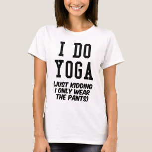 ICH TUE YOGA, GERADE SCHERZEND, DAS ICH NUR DAS T-Shirt