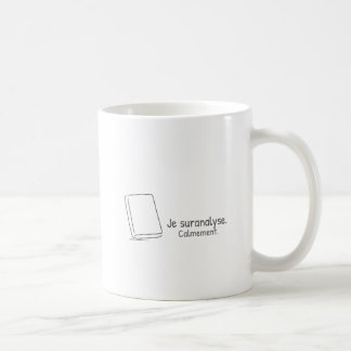 Ich überanalysiere. Ruhig. Kaffeetasse