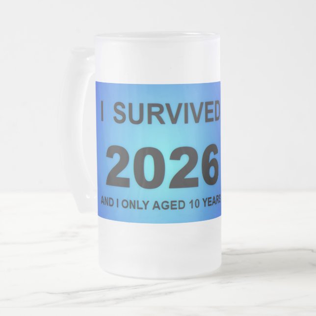 Ich überlebte 2026 mattglas bierglas (Vorderseite Links)