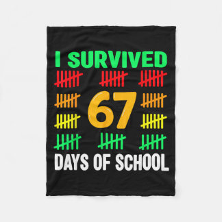 Ich überlebte 67 Tage Schule 6 7 T-Shirt Kinder 67 Fleecedecke