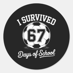 Ich überlebte 67 Tage Schule Jungenfußball Runder Aufkleber