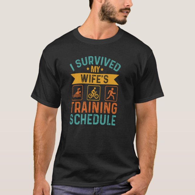 Ich überlebte das Trainingsprogramm meiner Ehefrau T-Shirt (Vorderseite)