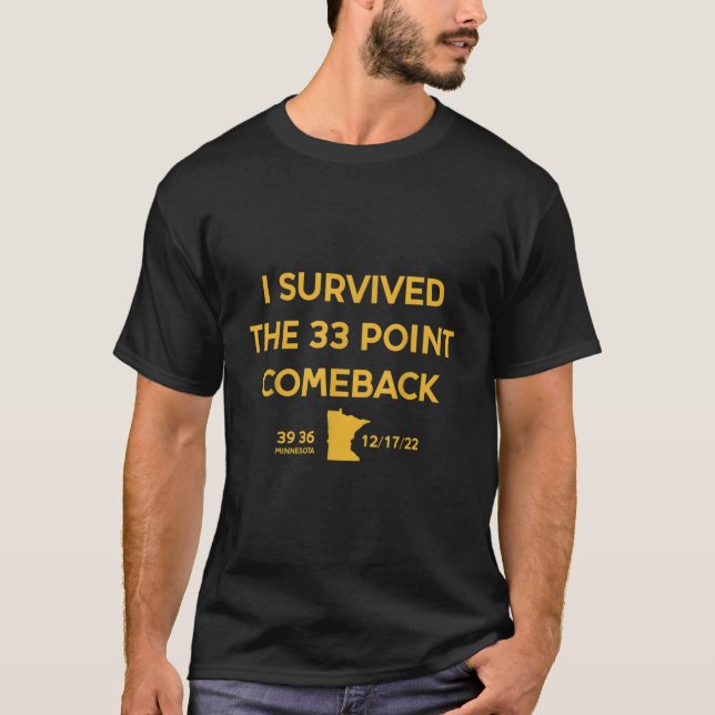 Ich überlebte den 33 Punkte Comeback Fußball T-Shirt (Vorderseite)