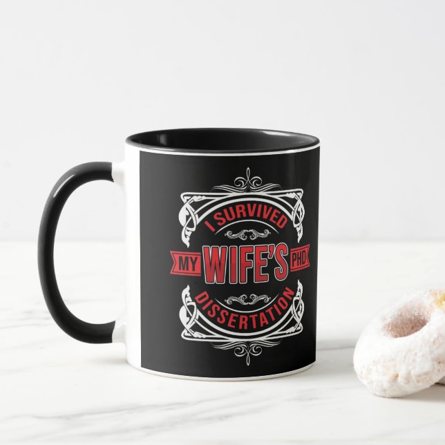 Ich überlebte die Dissertation meiner Ehefrau Tasse (Mit Donut)