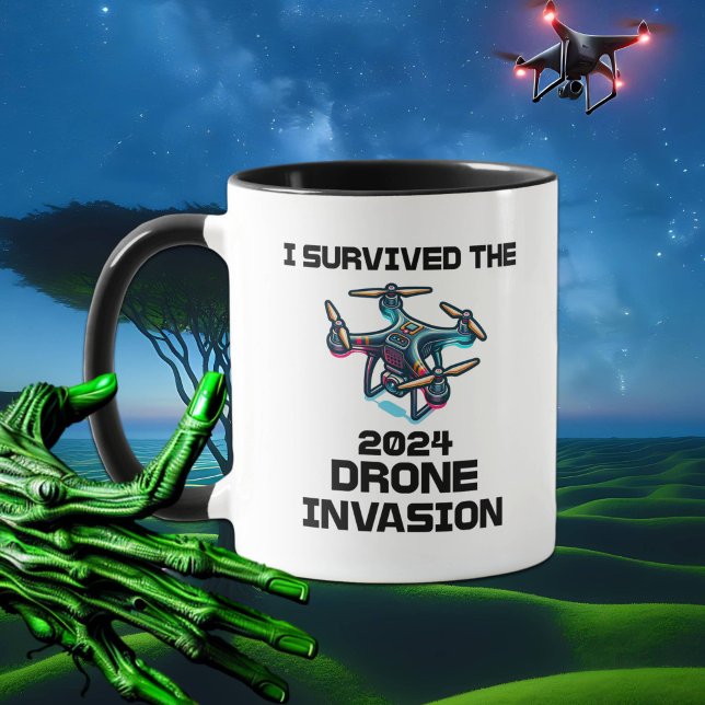 Ich überlebte die Drohneninvasion 2024 Tasse (Von Creator hochgeladen)