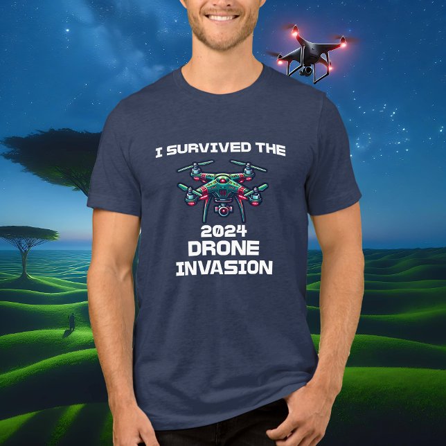 Ich überlebte die Drohneninvasion 2024 Tri-Blend Shirt (Von Creator hochgeladen)