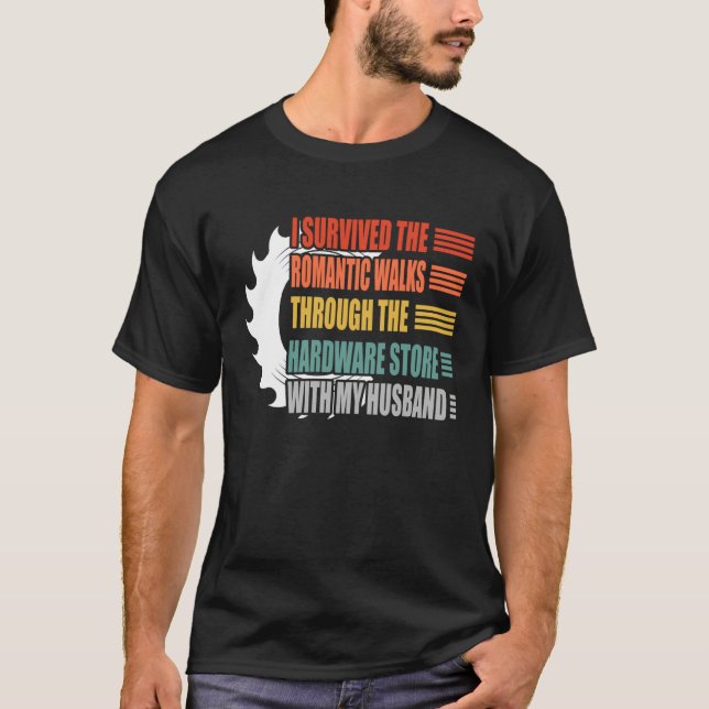 Ich überlebte die romantischen Spaziergänge durch  T-Shirt (Vorderseite)