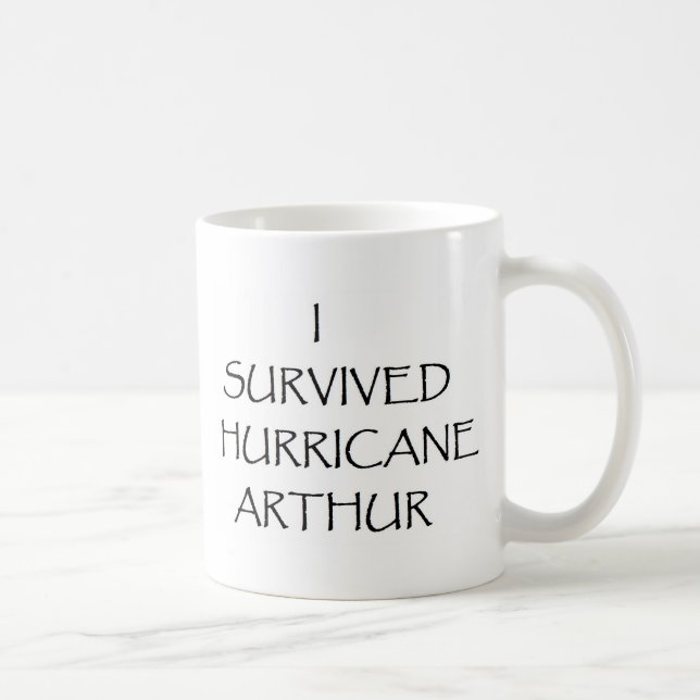 Ich überlebte Hurrikan Arthur Tasse (Rechts)