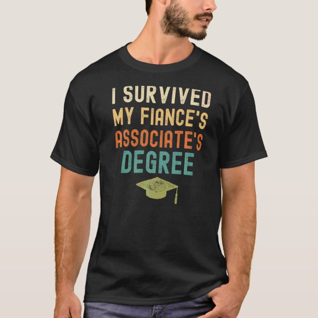 Ich überlebte meinen Verlobte als Associate-Doktor T-Shirt (Vorderseite)