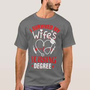 Ich überlebte meinen Wifex27s-Nursing-Grad-Abschlu T-Shirt