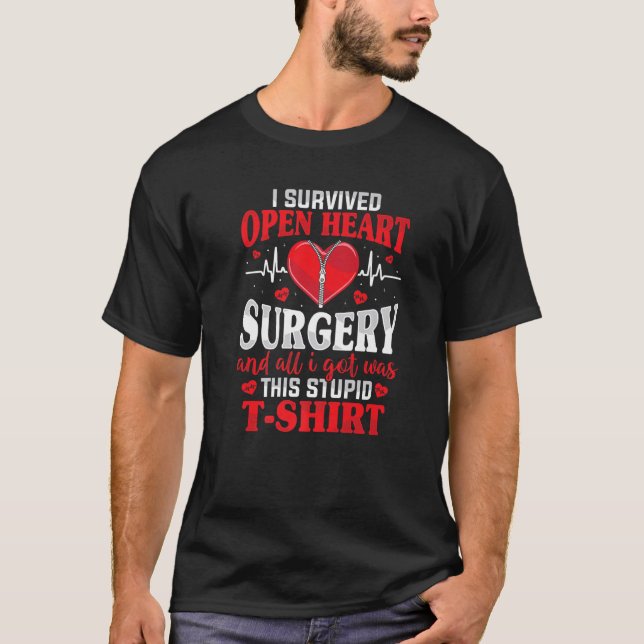Ich überlebte Open Heart Operation Umgehung Operat T-Shirt (Vorderseite)