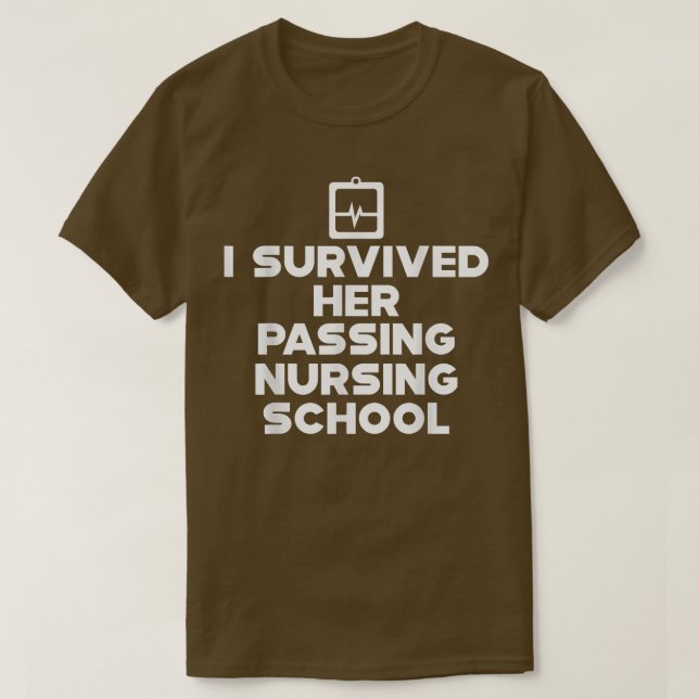 Ich überlebte sie in der Krankenschule — T-Shirt (Design vorne)