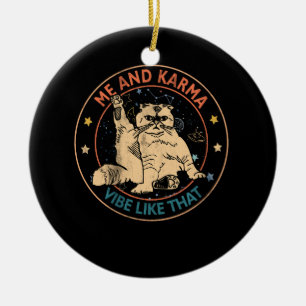 Ich und Karma sehen so aus, dass Karma eine Katze Keramik Ornament