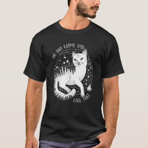 Ich und Karma vibrieren wie diese faule Katze T-Shirt