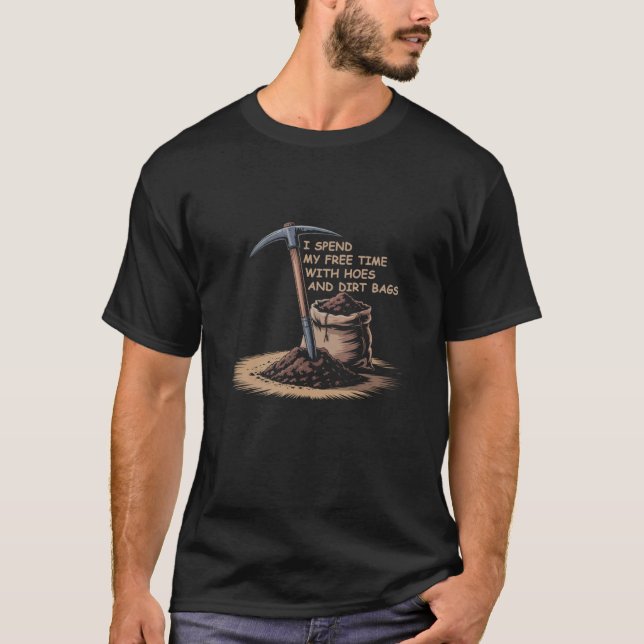 Ich verbringe meine Freizeit mit Hacken und Drecks T-Shirt (Vorderseite)
