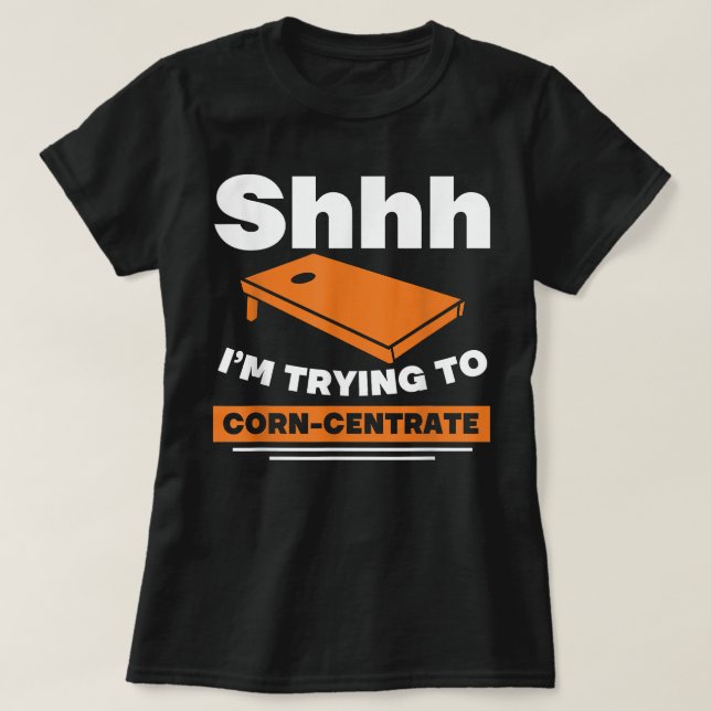 Ich versuche, Cornhole zu zentrieren T-Shirt (Design vorne)