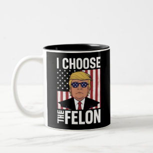 Ich wähle den Verbrecher Trump 2024 Republikanisch Zweifarbige Tasse