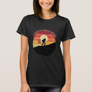 ICH WANDERE MIT SNACK-GESCHWINDIGKEIT CHILL TRAIL T-Shirt