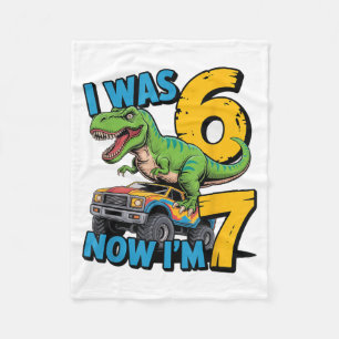 Ich war 6 jetzt bin ich 7 Geburtstag Dino 67 Meme Fleecedecke