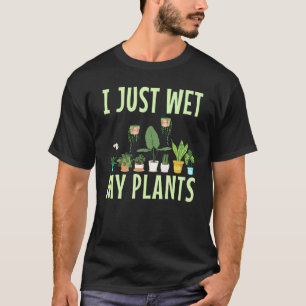 Ich warte gerade meine Pflanze auf einen Gärtnerlü T-Shirt