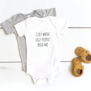 "Ich weine, wenn hässliche Leute mich halten" Baby Strampler