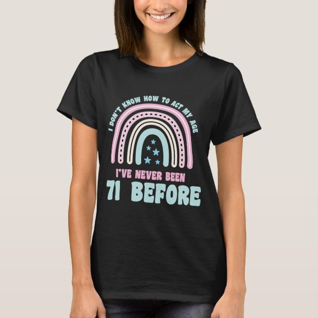 Ich weiß nicht, wie ich mein Alter 71. Boho Regenb T-Shirt (Vorderseite)