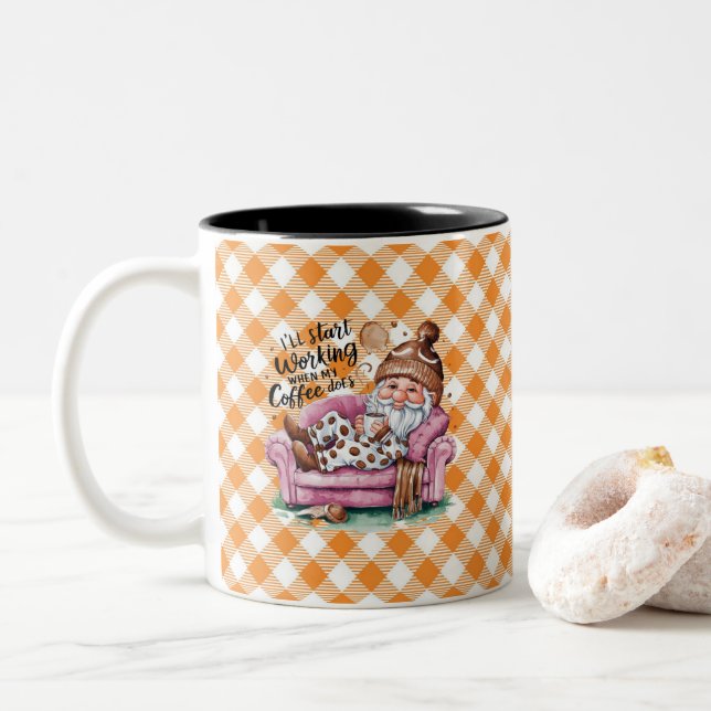 Ich werde anfangen zu arbeiten, wenn mein Kaffee e Zweifarbige Tasse (Mit Donut)