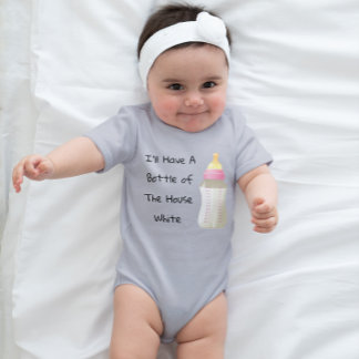 Ich werde eine Flasche des hausgemachten Weiß Funn Baby Strampler