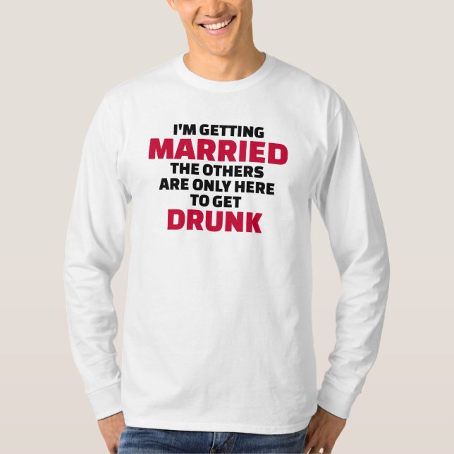 Ich werde heiraten andere sind hier, um betrunken  T-Shirt (Vorderseite)