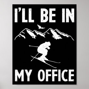 Ich werde in meinem Büro sein Lustiger Skifahrer S Poster