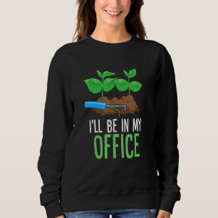 Ich werde in meinem Gartenbauernhof sein Sweatshirt