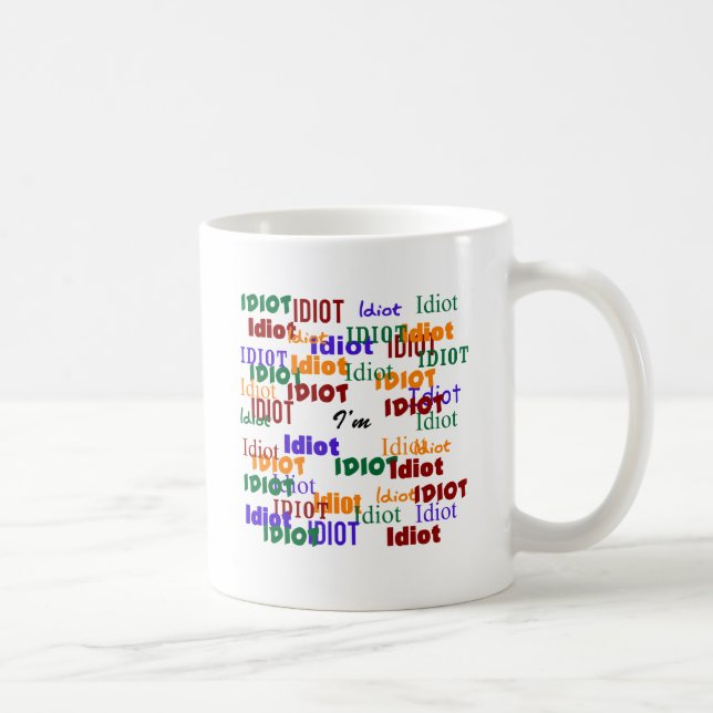Ich werde von den Idioten umgeben Tasse (Rechts)