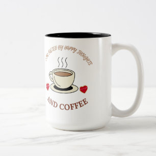 Ich werde von glücklichen Gedanken und Kaffee ange Zweifarbige Tasse
