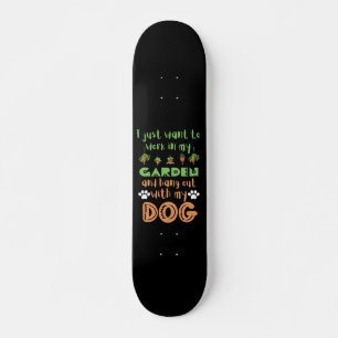 ICH WOLLTE, IN MEINEM GARTEN ZU ARBEITEN UND MIT.. SKATEBOARD
