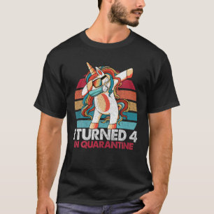 Ich wurde 4 in Quarantäne Dabbing Einhorn 4. Gebur T-Shirt